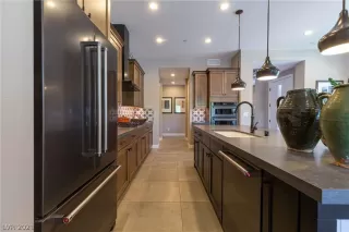 Photo #1: 2295612 Listing