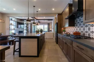 Photo #2: 2295612 Listing