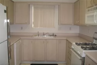 Photo #2: 2295625 Listing 