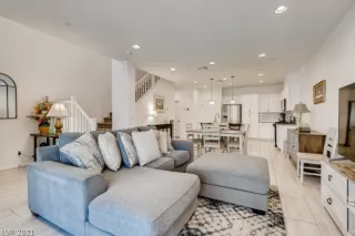 Photo #5: 2295639 Listing