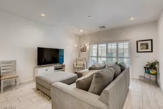 Photo #6: 2295639 Listing