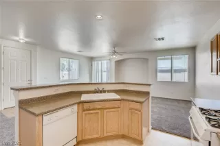 Photo #3: 2295642 Listing