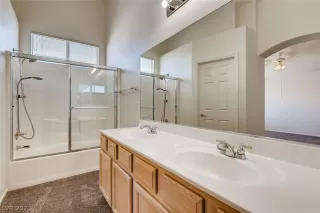 Photo #6: 2295642 Listing