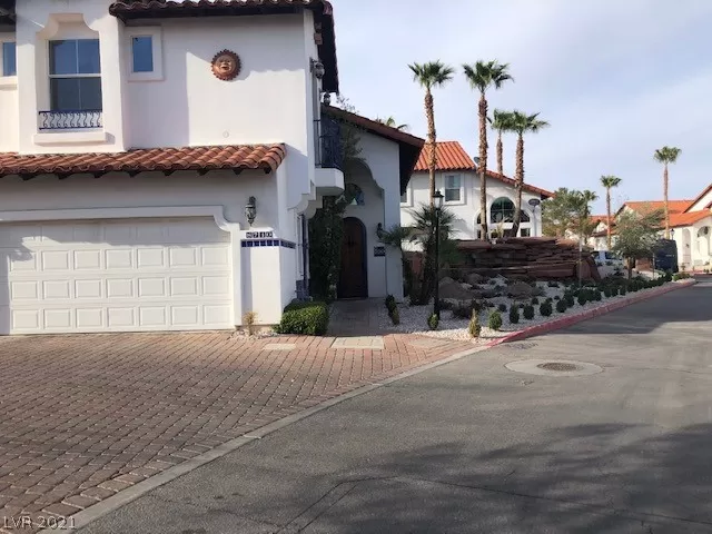 MLS: 2295658 Condo For Sale