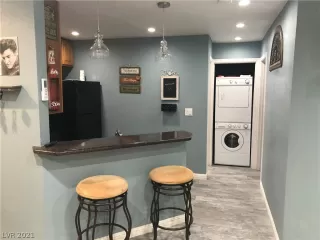 Photo #5: 2295719 Listing 