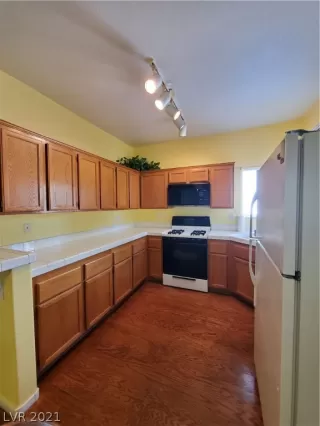 Photo #6: 2295811 Listing