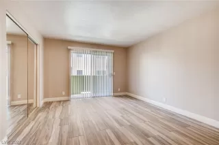 Photo #5: 2295812 Listing 