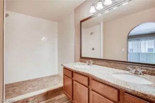 Photo #6: 2295812 Listing 