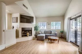 Photo #5: 2295842 Listing 