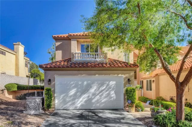 MLS: 2295880 Condo For Sale