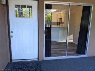 Photo #3: 2295884 Listing