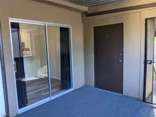 Photo #4: 2295884 Listing