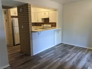 Photo #5: 2295884 Listing