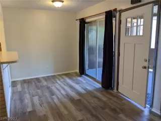 Photo #6: 2295884 Listing