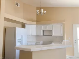 Photo #4: 2295913 Listing