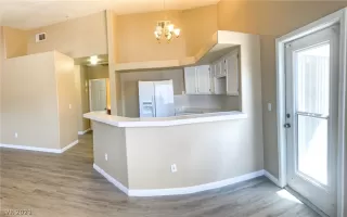 Photo #5: 2295913 Listing