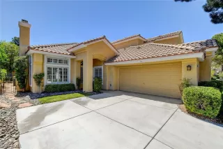 Photo #1: 2295926 Listing