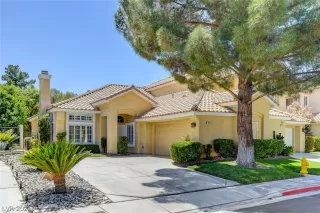 Photo #2: 2295926 Listing