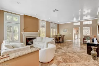 Photo #3: 2295926 Listing