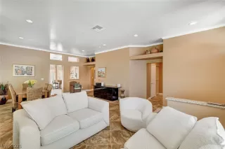 Photo #5: 2295926 Listing