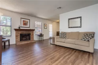 Photo #3: 2295933 Listing 