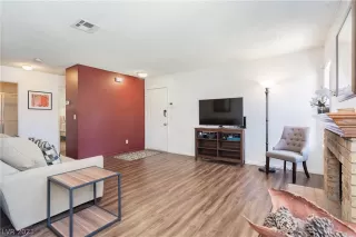 Photo #4: 2295933 Listing 