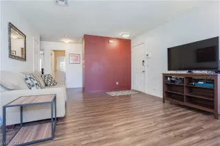 Photo #5: 2295933 Listing 