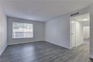 Photo #4: 2295946 Listing