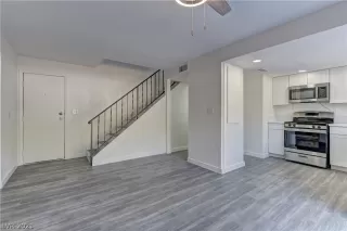 Photo #5: 2295946 Listing