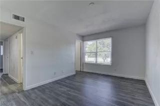 Photo #6: 2295946 Listing