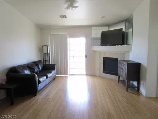 Photo #2: 2295976 Listing 