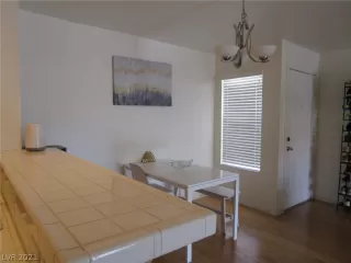 Photo #5: 2295976 Listing 