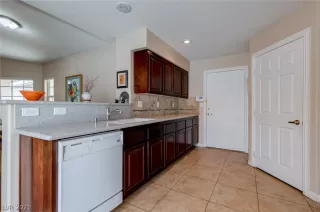 Photo #2: 2296047 Listing