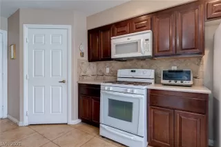 Photo #3: 2296047 Listing