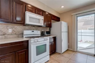 Photo #4: 2296047 Listing