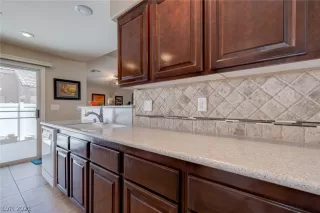 Photo #5: 2296047 Listing