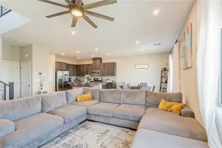 Photo #5: 2296093 Listing