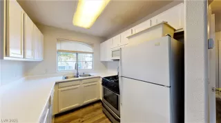 Photo #5: 2296117 Listing