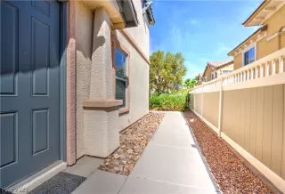 Photo #2: 2296124 Listing