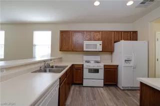 Photo #5: 2296124 Listing