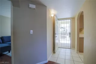 Photo #5: 2296149 Listing