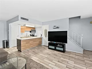 Photo #4: 2296157 Listing 