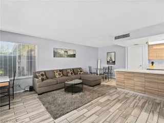 Photo #5: 2296157 Listing 