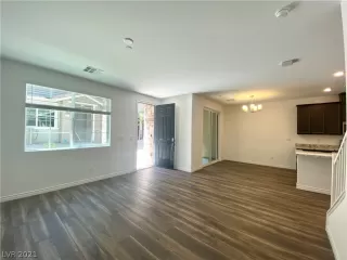 Photo #3: 2296161 Listing 