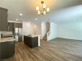 Photo #5: 2296161 Listing 
