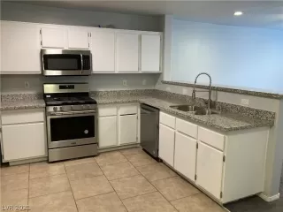 Photo #3: 2296182 Listing