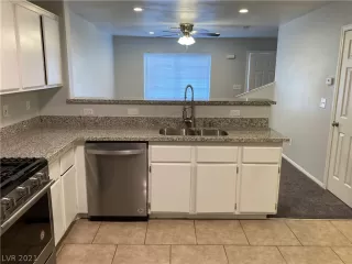 Photo #4: 2296182 Listing