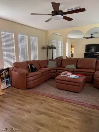 Photo #5: 2296187 Listing 