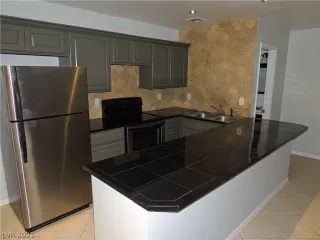 Photo #2: 2296231 Listing