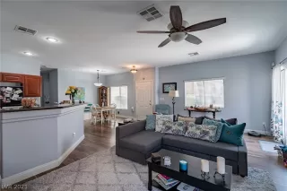 Photo #5: 2296273 Listing